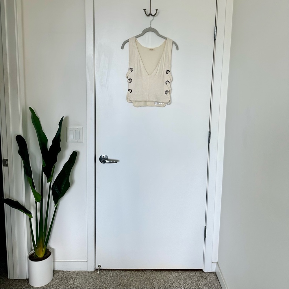 Silence + Noise v neck sleeveless top size medium